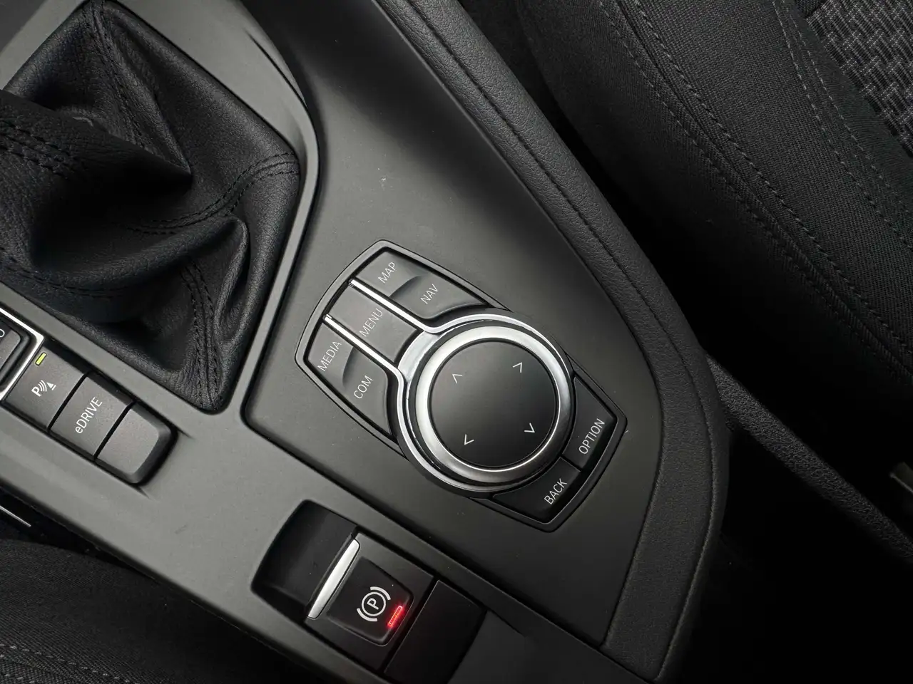 BMW X1 xDrive25e LED Navi+ DA PA HuD AHK HiFi DAB Shz 12