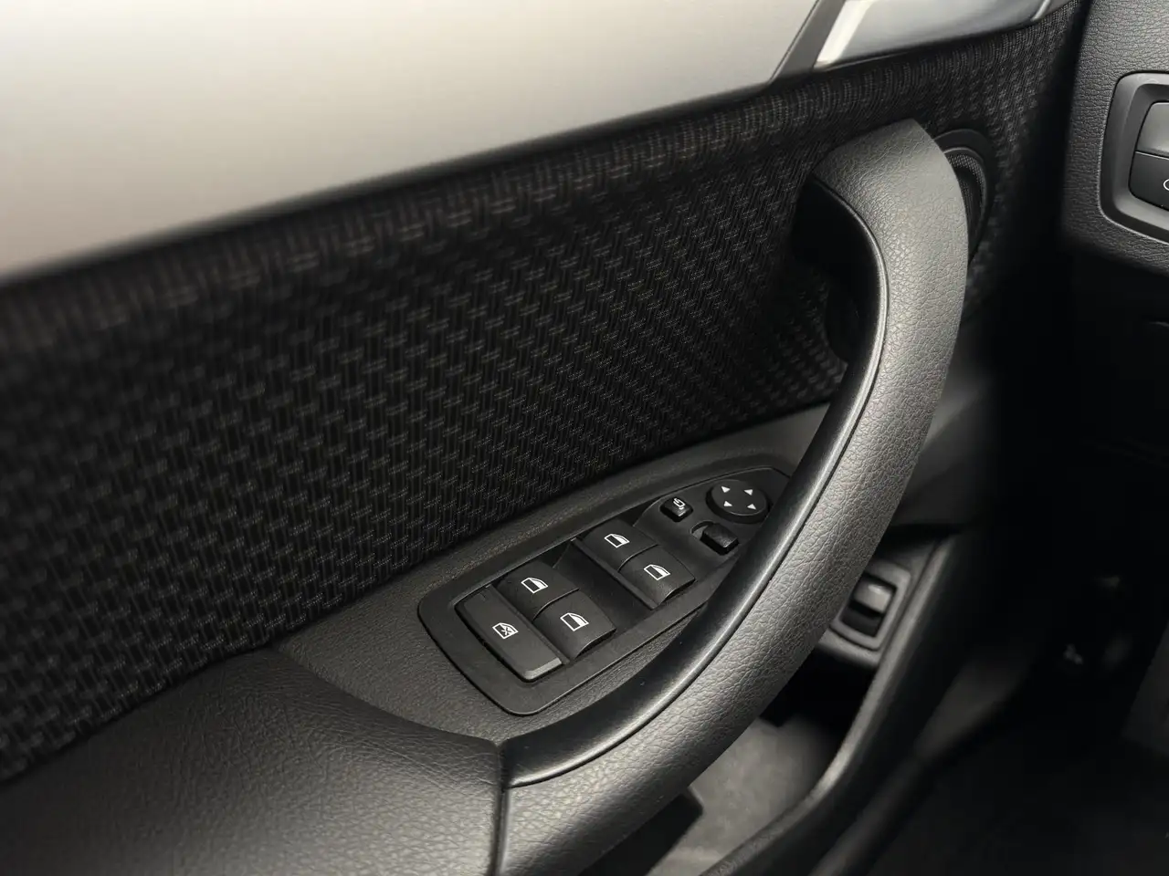 BMW X1 xDrive25e LED Navi+ DA PA HuD AHK HiFi DAB Shz 16