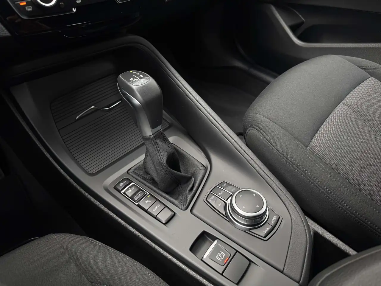 BMW X1 xDrive25e LED Navi+ DA PA HuD AHK HiFi DAB Shz 11