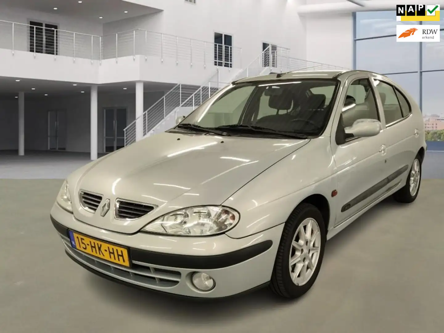 Renault Megane 1.4-16V Dynamique/AIRCO/ELECRAMEN VOOR-ACHTER/TREK Gris - 1