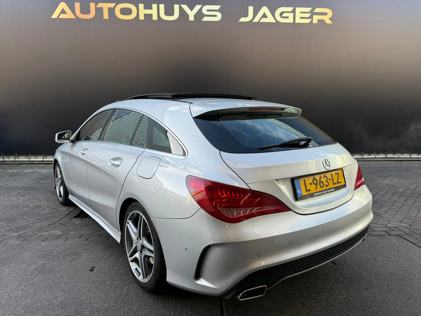 Mercedes-Benz CLA 180 Shooting Brake OrangeArt Edition|Amg|Panorama|Alca Gris - 2