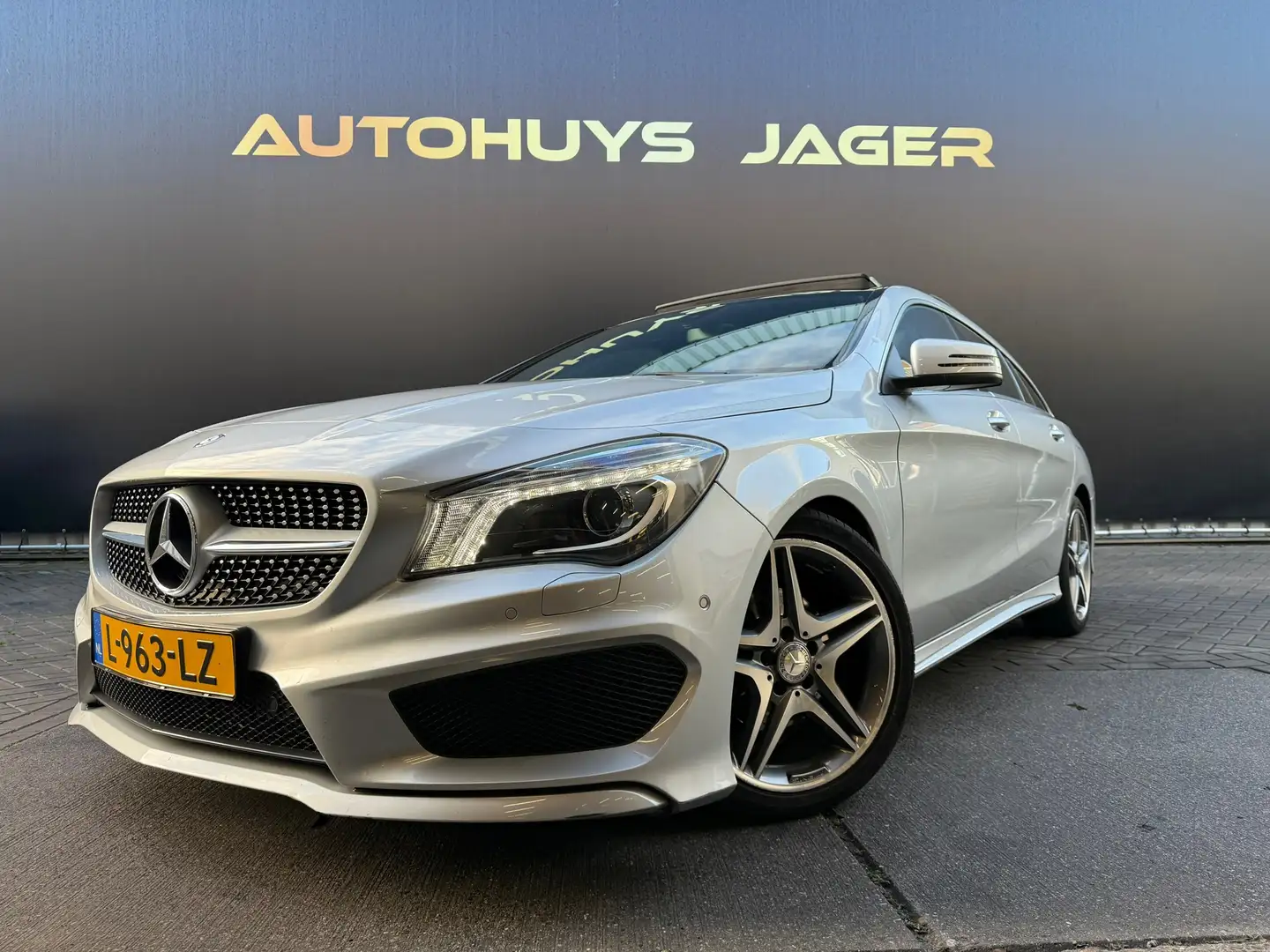 Mercedes-Benz CLA 180 Shooting Brake OrangeArt Edition|Amg|Panorama|Alca Gris - 1