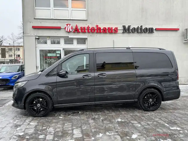 Mercedes-Benz V-Class view 8