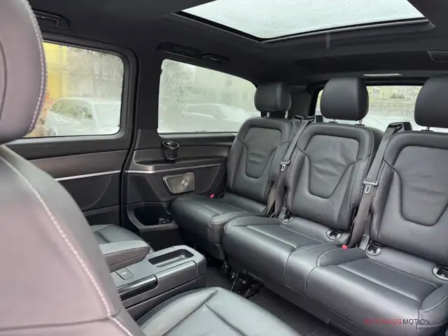 Mercedes-Benz V-Class view 11