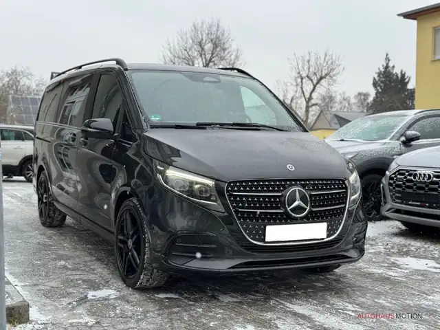 Mercedes-Benz V-Class view 4