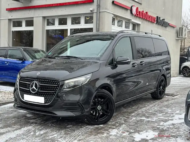 Mercedes-Benz V-Class view 2
