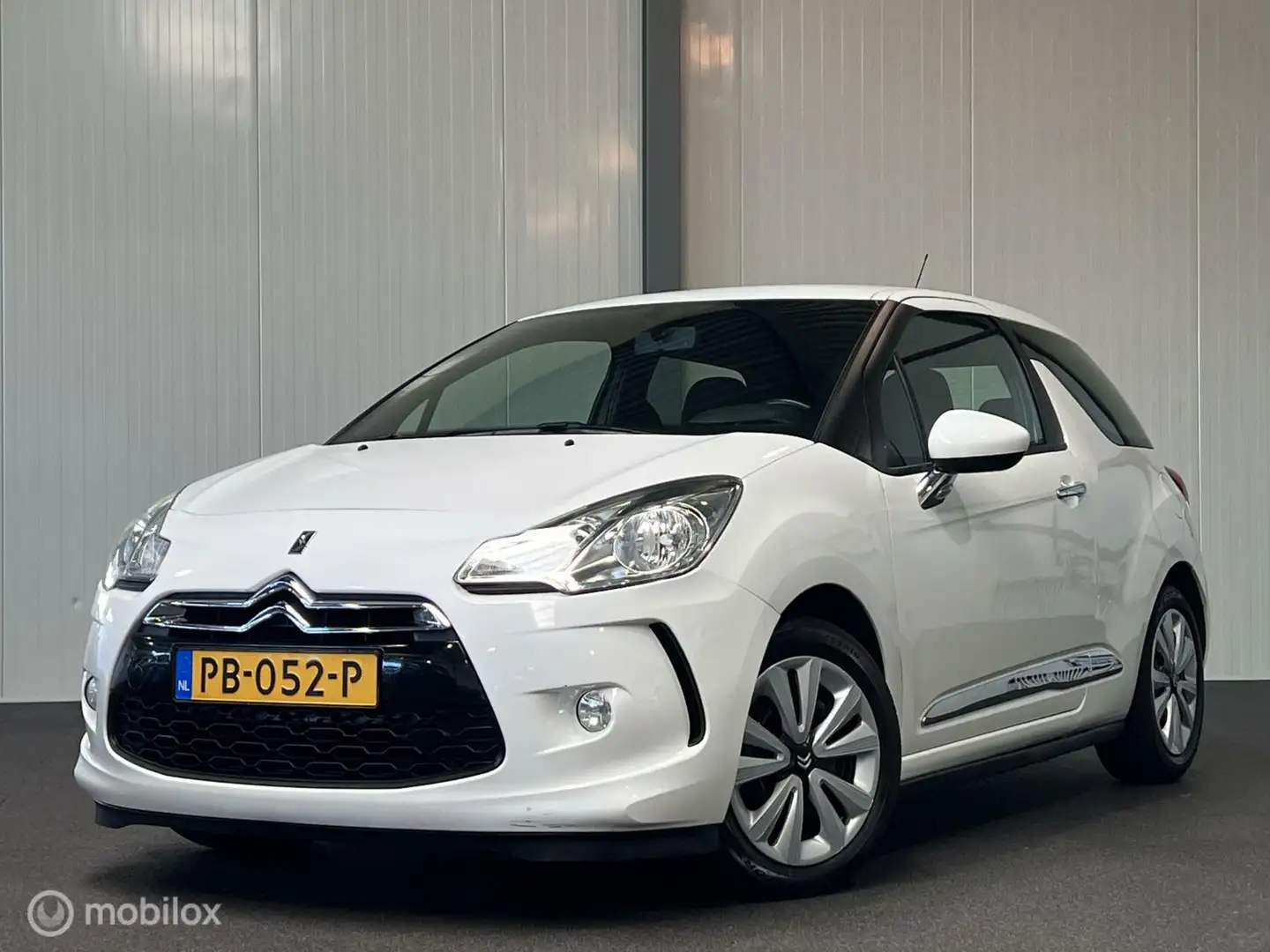 Citroen DS3 1.4 HDiF Chic Wit - 1
