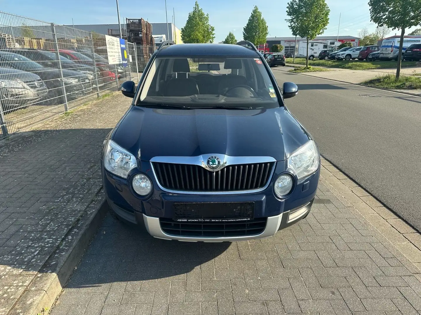 Skoda Yeti Basis1,2L *1.Hand*EURO5*KLIMA*AHK*ALLWETTER Blau - 2