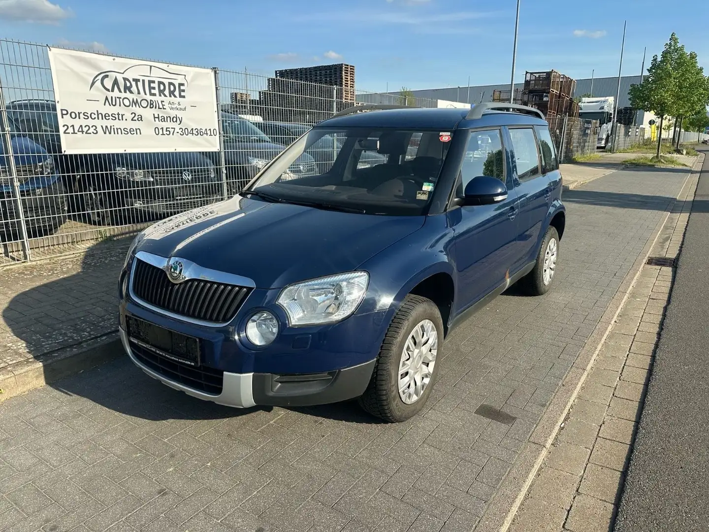 Skoda Yeti Basis1,2L *1.Hand*EURO5*KLIMA*AHK*ALLWETTER Blau - 1