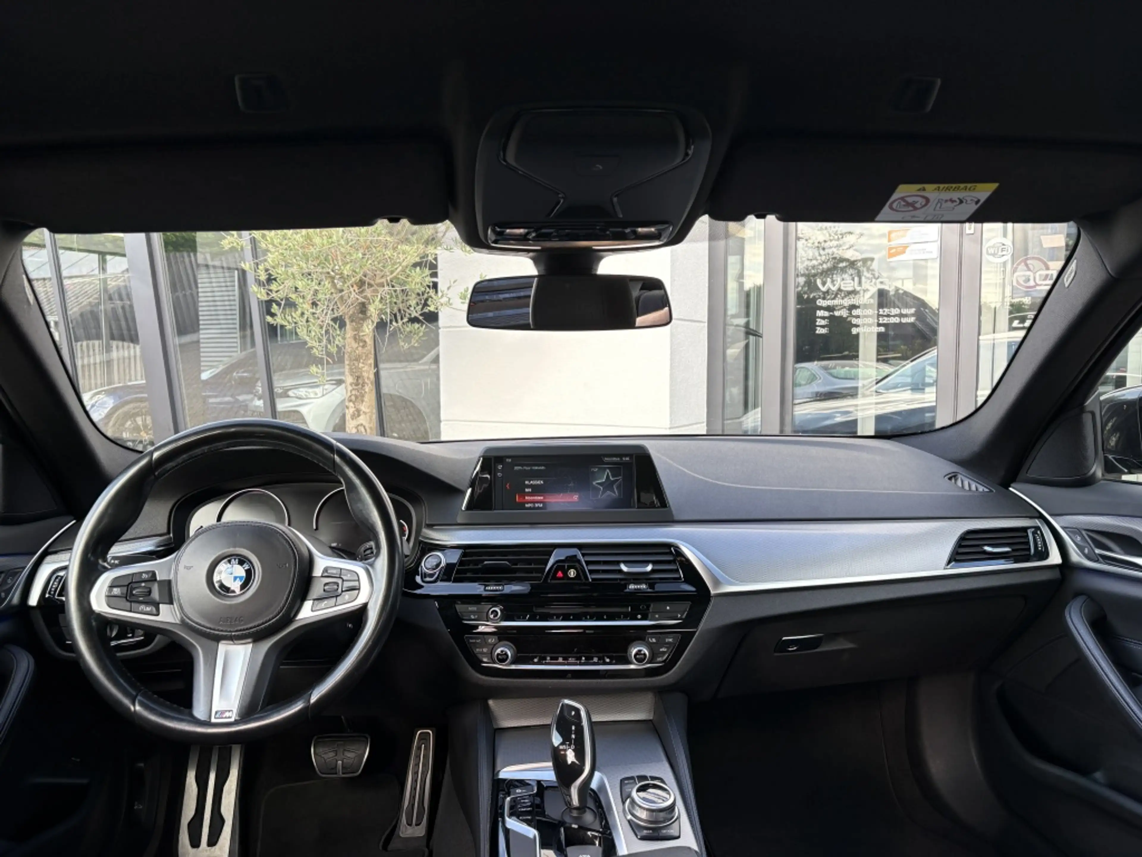 BMW 520 5-serie 520i M-sport | Trekhaak | Elec. stoelen | — photo 10
