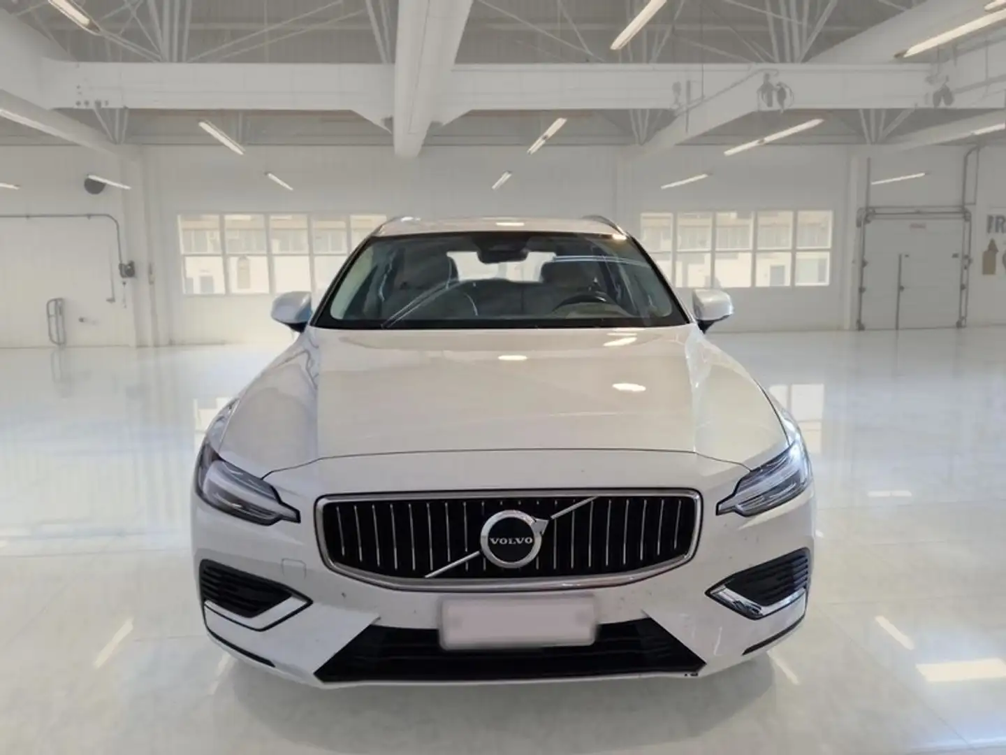 Volvo V60 T6 plug-in AWD autom. ESSENTIAL WAGON - 2