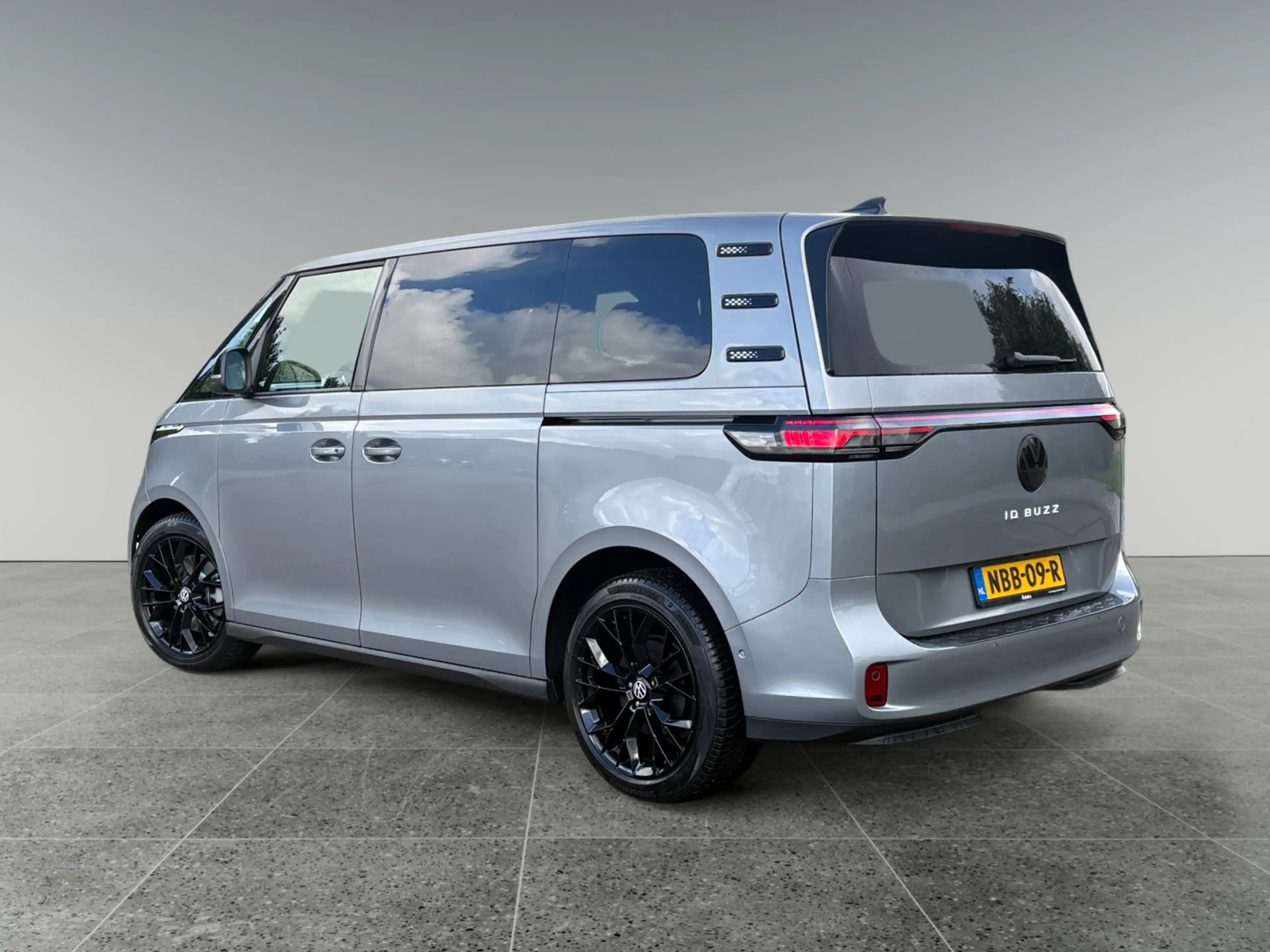 Volkswagen ID. Buzz Pro Limited Edition 79 kWh | 20 inch LMV | Design — photo 2