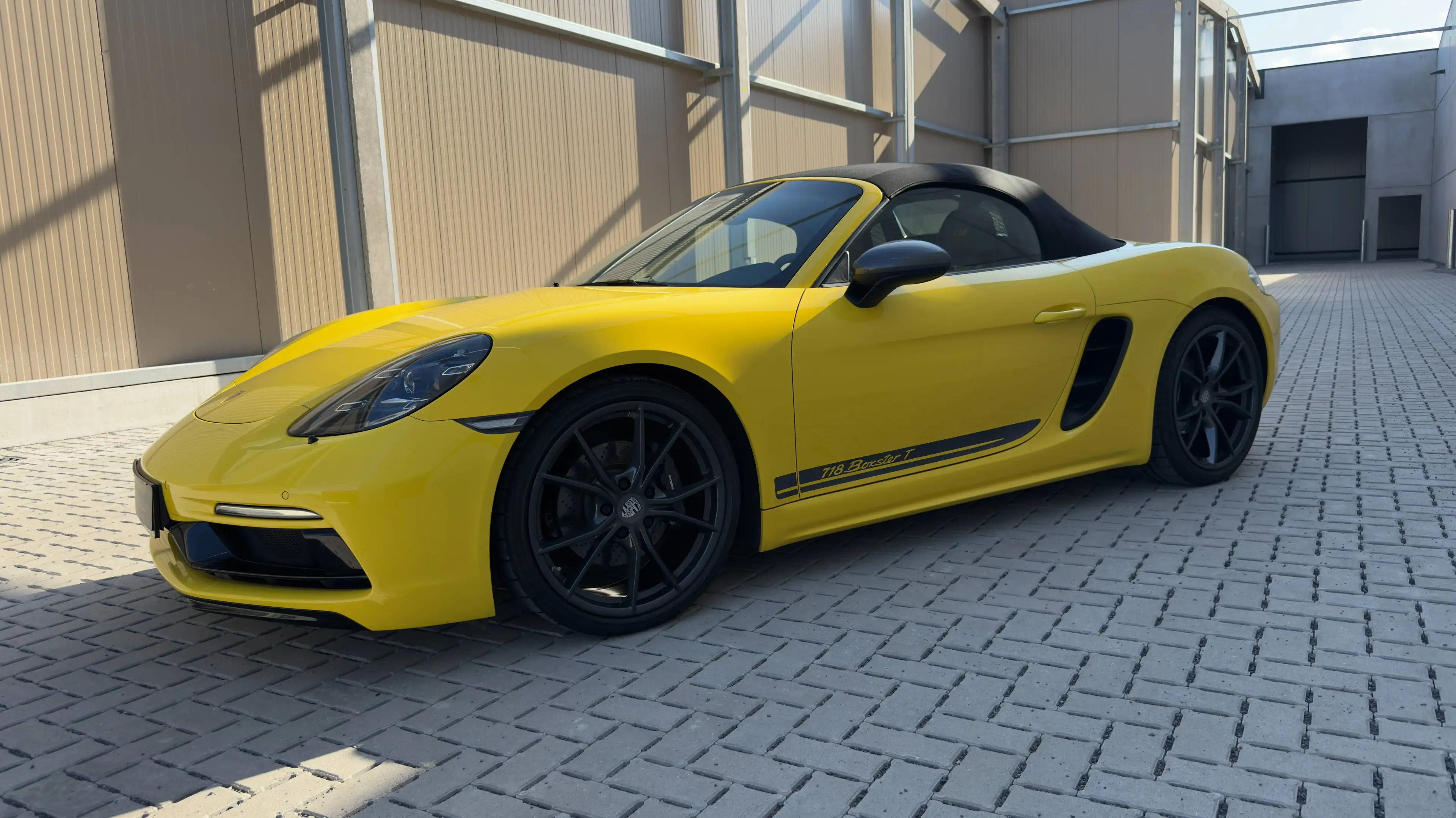 Porsche 718 718 Boxster T 2.0 Turbo — photo 3