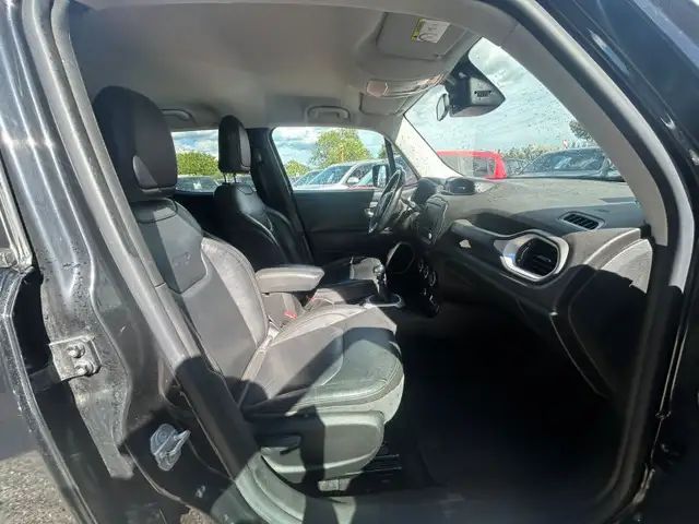 Jeep Renegade view 12