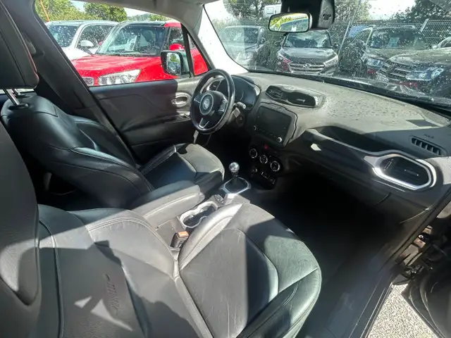 Jeep Renegade view 13