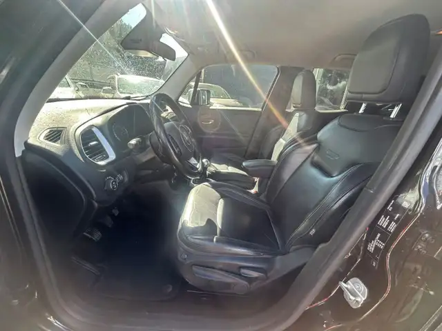 Jeep Renegade view 9