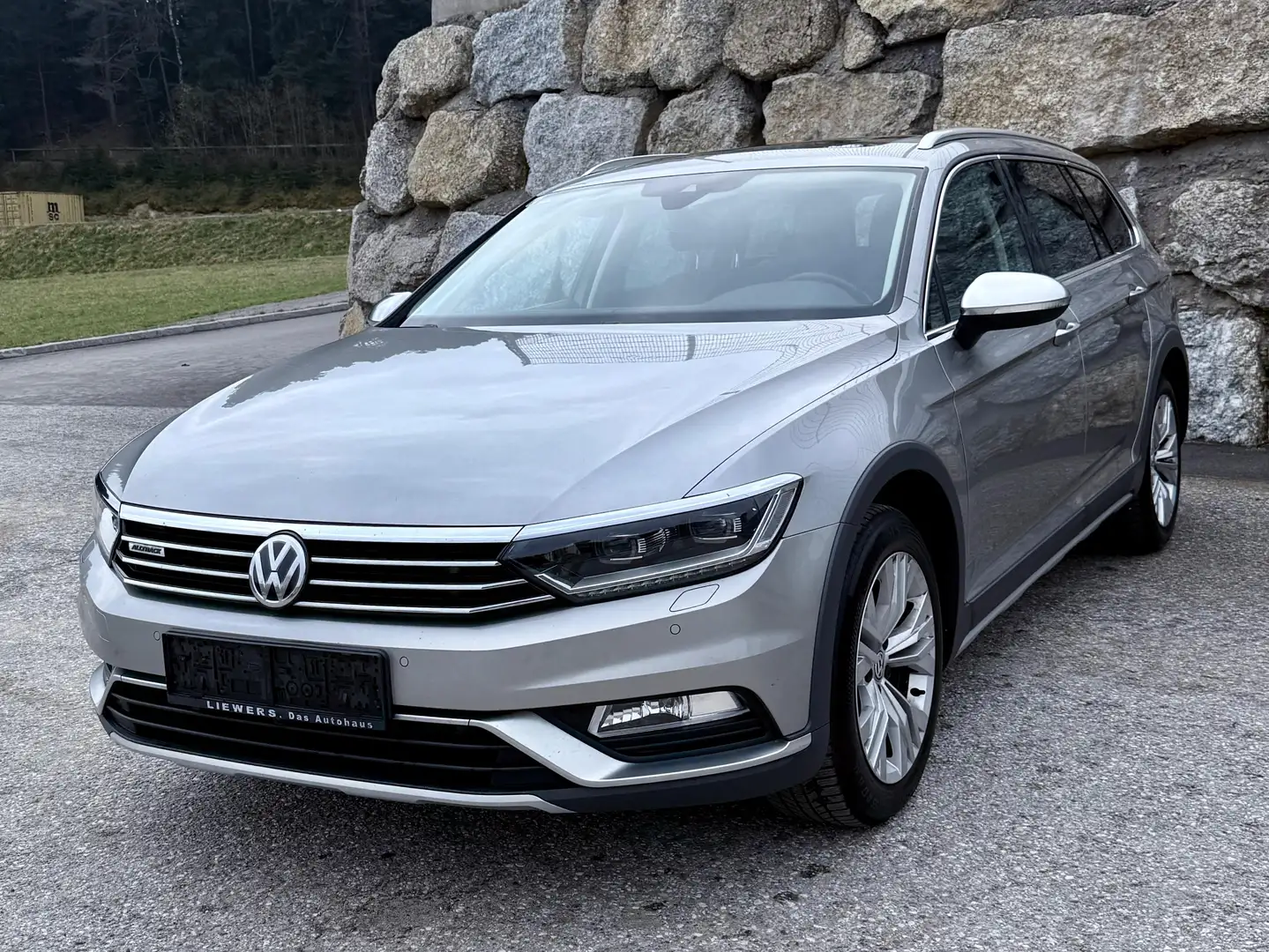 Volkswagen Passat Alltrack 2.0TSI 4Motion 1.Besitz/AHK/Pano/8-fach/Scheckheft Grau - 1