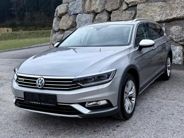 Volkswagen Passat Alltrack 2.0TSI 4Motion 1.Besitz/AHK/Pano/8-fach/Scheckheft
