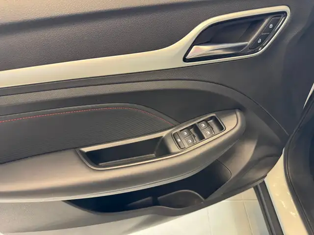MG ZS view 15