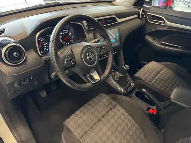 MG ZS view 12