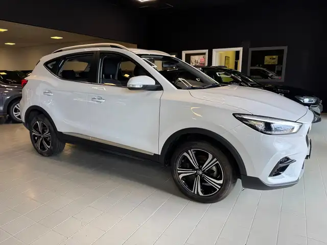 MG ZS view 3