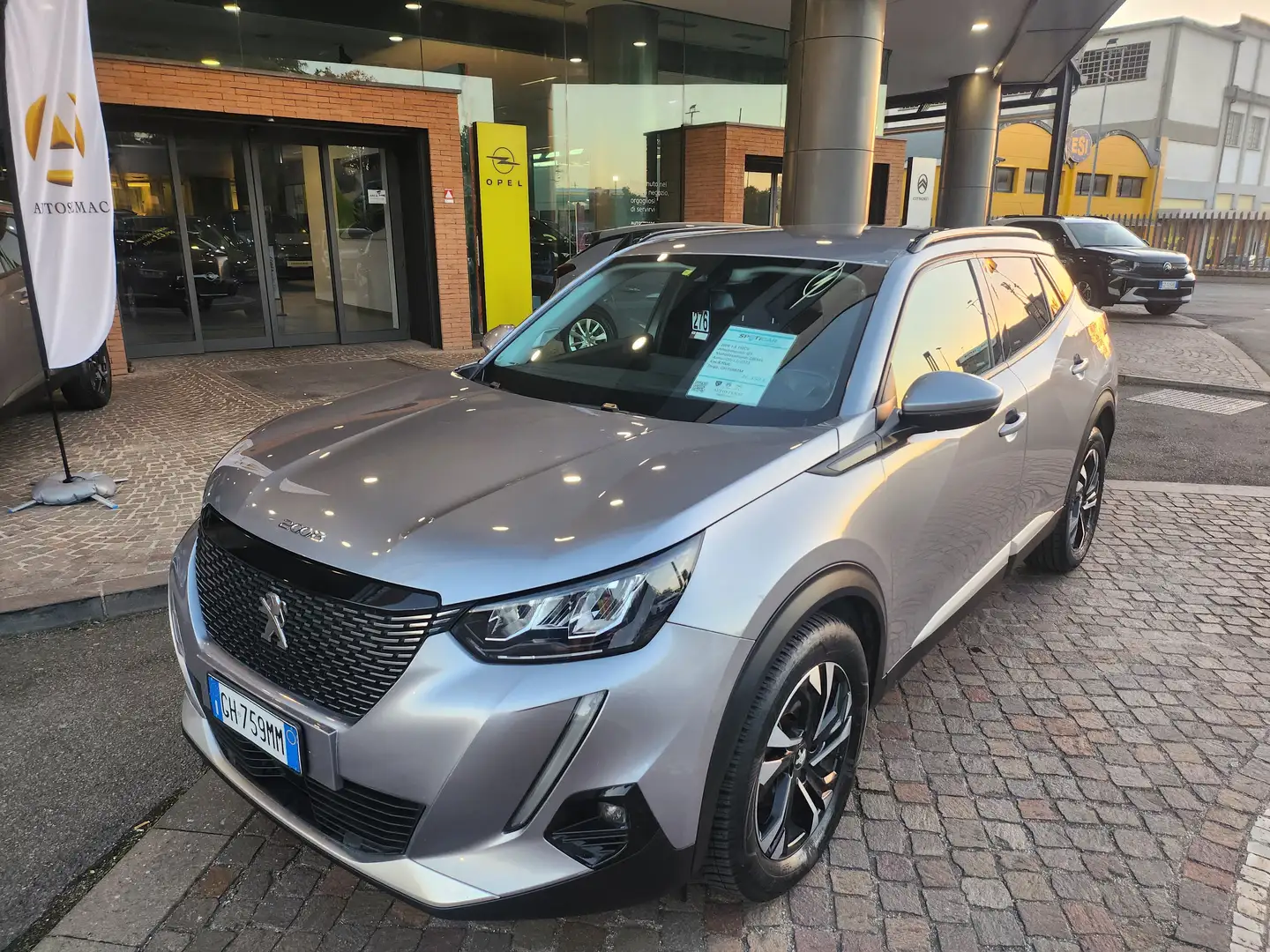 Peugeot 2008 2008 II  1.5 bluehdi Allure Pack s Grau - 1