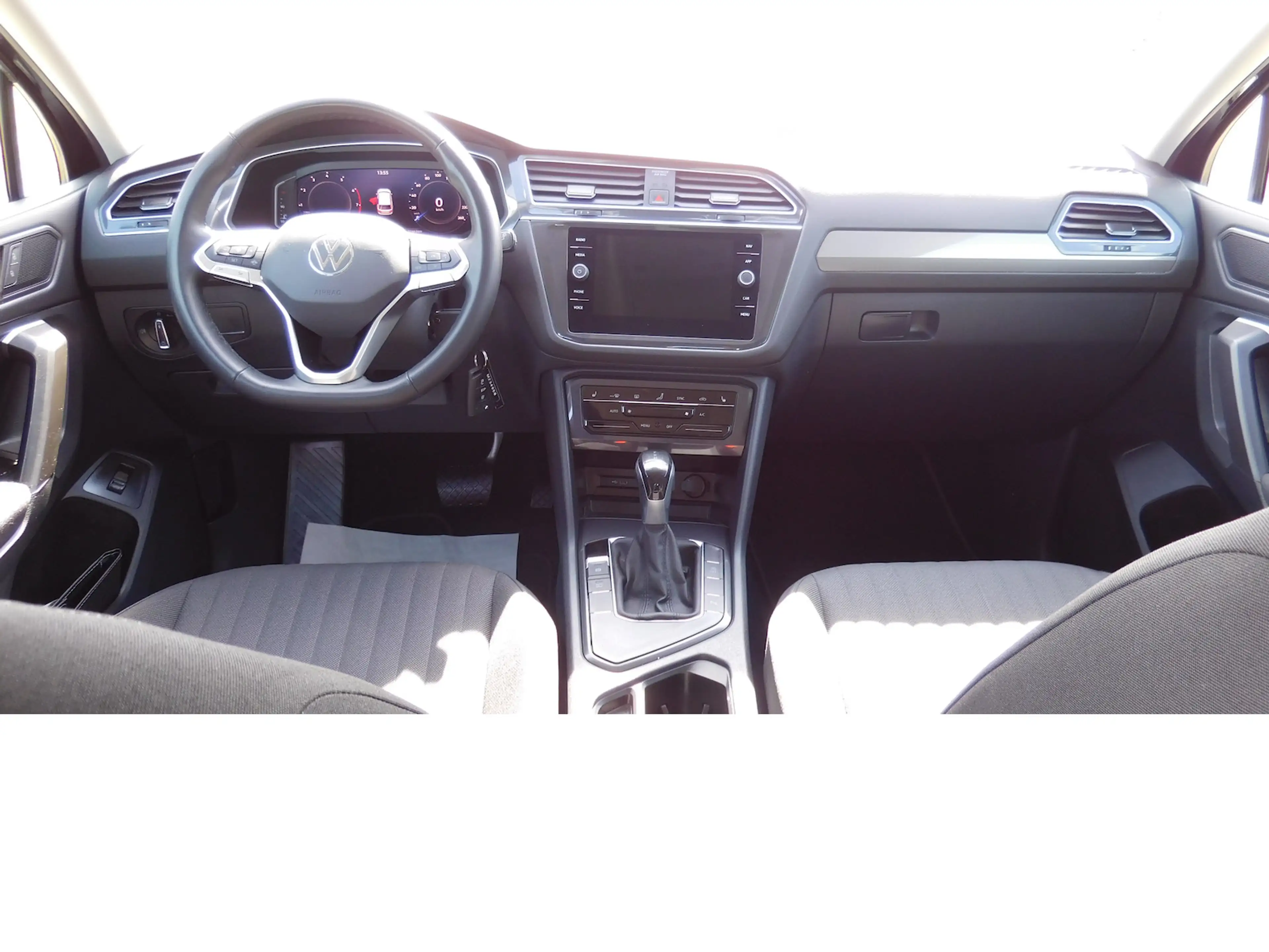 Volkswagen Tiguan Allspace 1.5 TSI Life 7 Sitze Navi DSG — photo 9