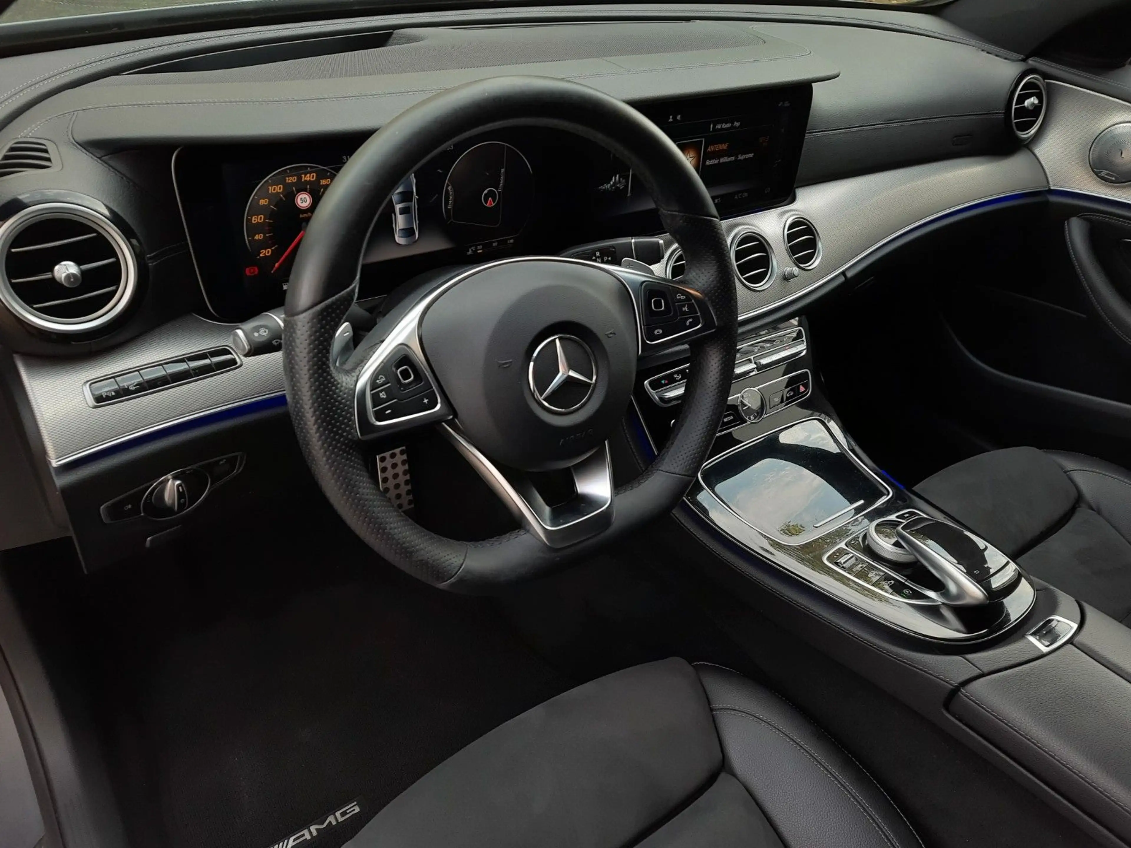 Mercedes-Benz E 350 d Limo/3xAMG-Line/LED/63s Paket/360°/DigiC — photo 13