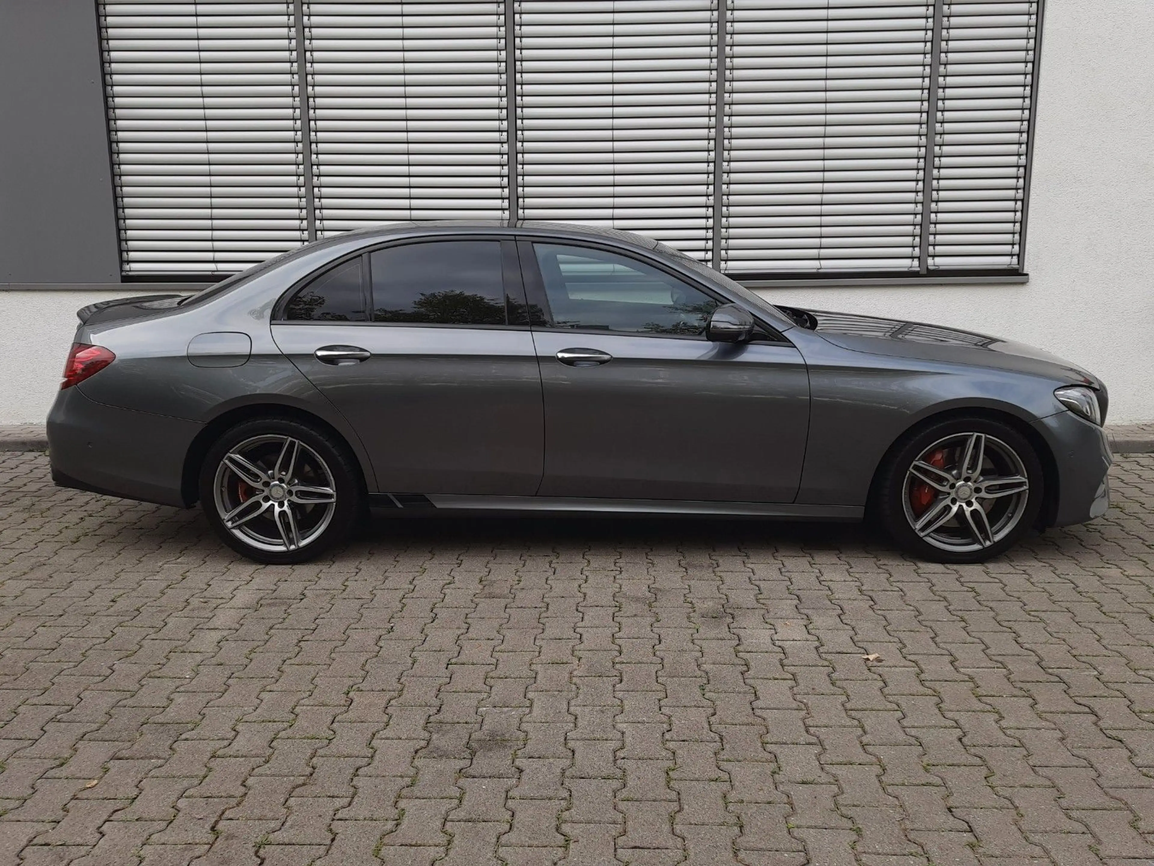 Mercedes-Benz E 350 d Limo/3xAMG-Line/LED/63s Paket/360°/DigiC — photo 5