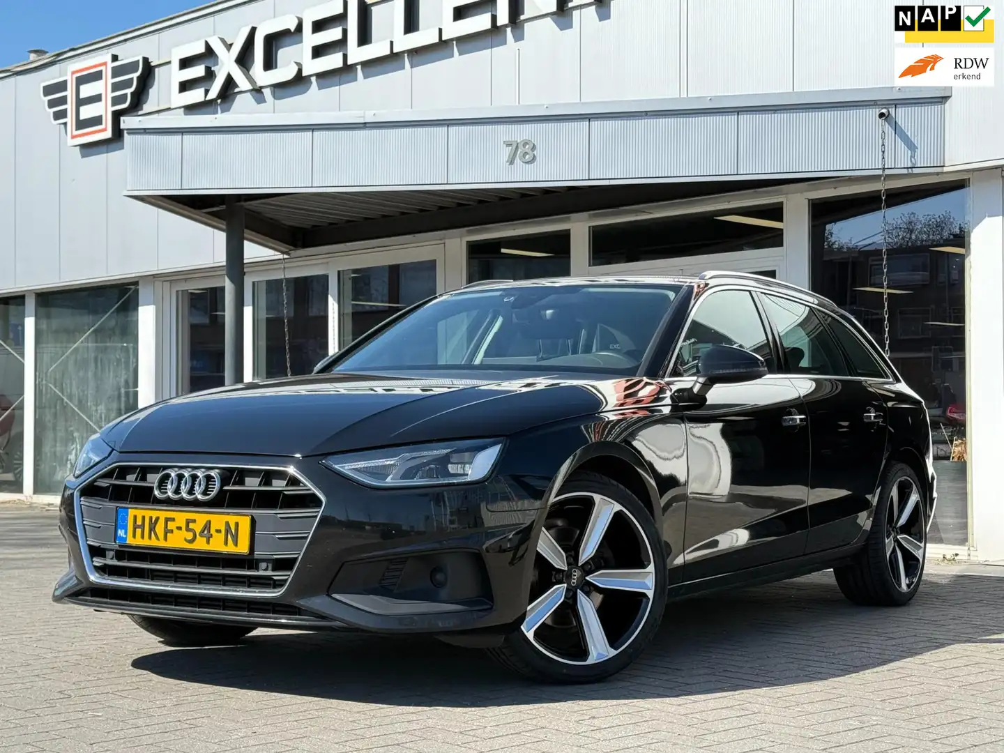 Audi A4 Avant 35 TFSI Launch edition Business Zwart - 1