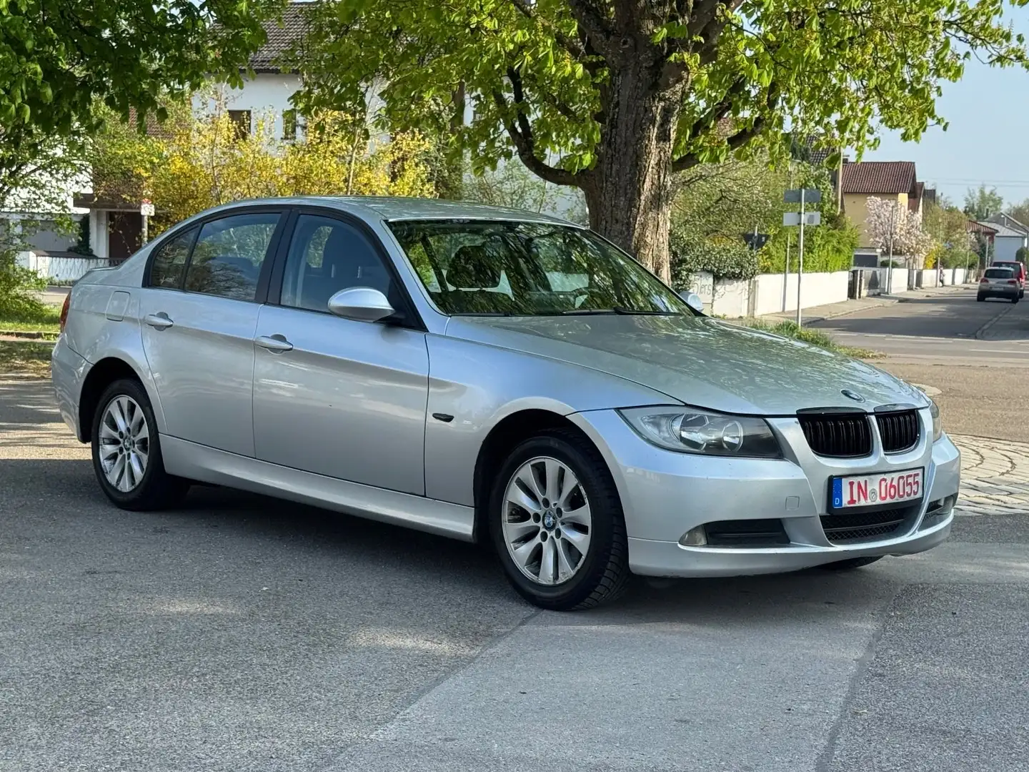 BMW 320 d Navi Tempomat Klima Sitzhei PDC Argento - 1