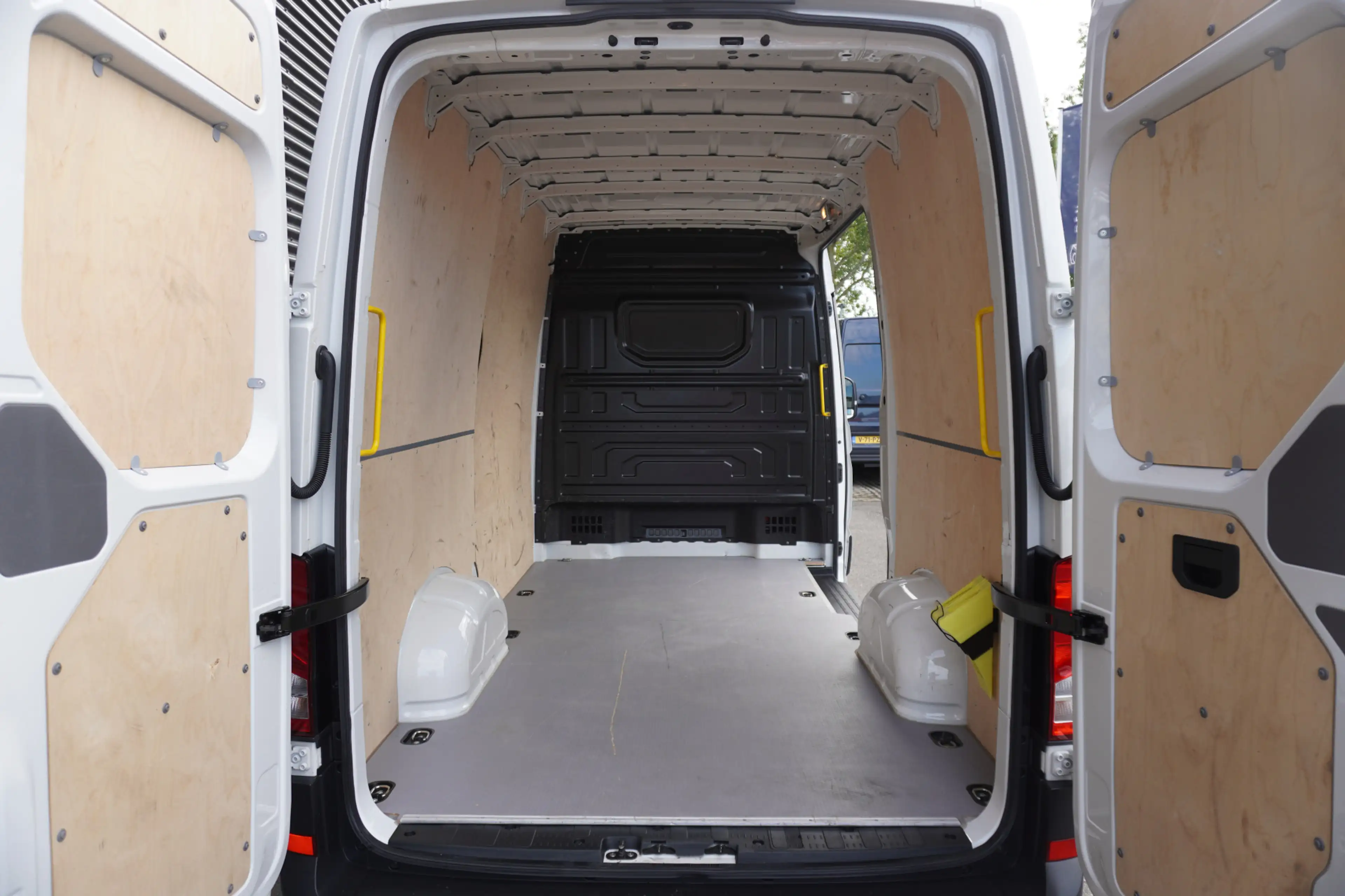 Volkswagen Crafter 177pk L3H3/L2H2 Apple Carplay Camera Parkeersensor — photo 3