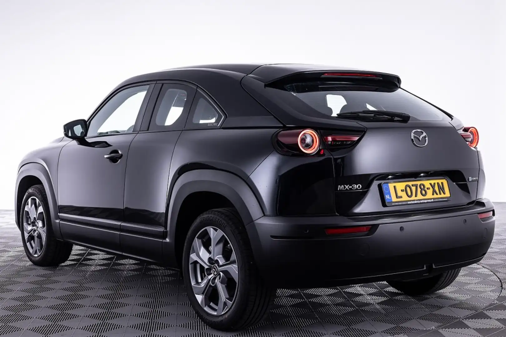 Mazda MX-30 e-SkyActiv 145 Comfort 36 kWh ✅ 1e Eigenaar | SOH Zwart - 2