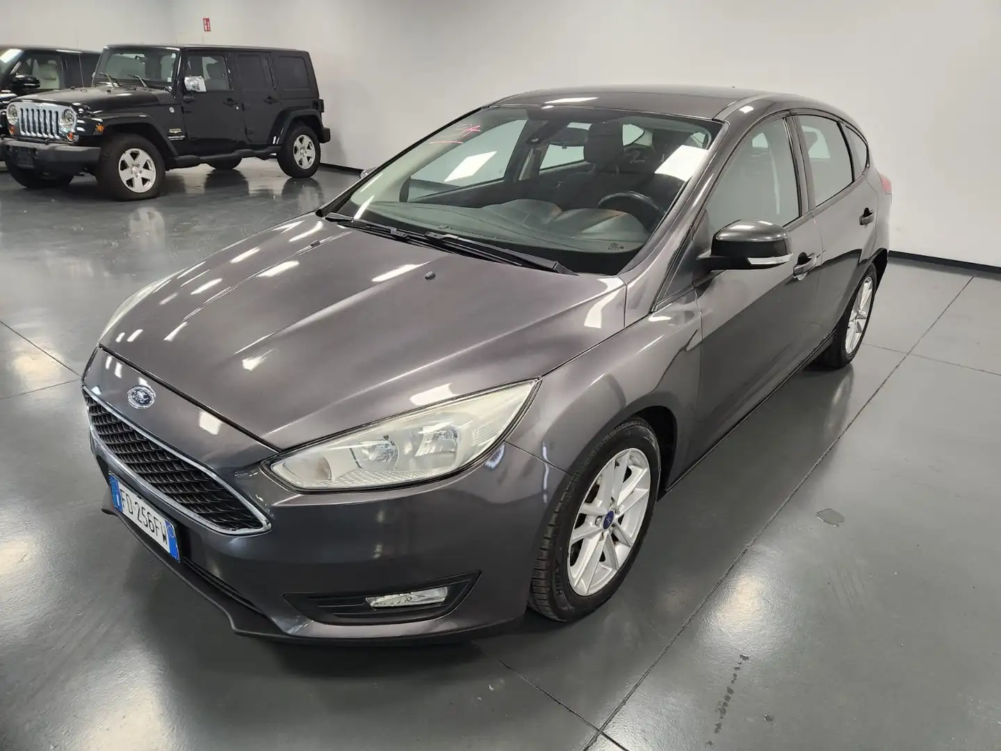 Ford Focus Focus 5p 1.5 tdci Business s Grijs - 1