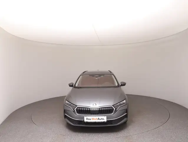 Skoda Octavia view 3
