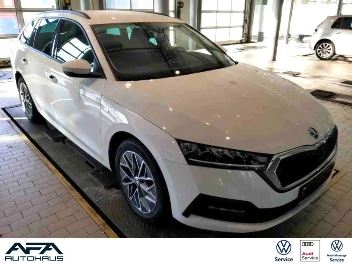 Skoda Octavia Combi 1.0 TSI Ambition DSG NAV*LED*GRA*DC Weiß - 1