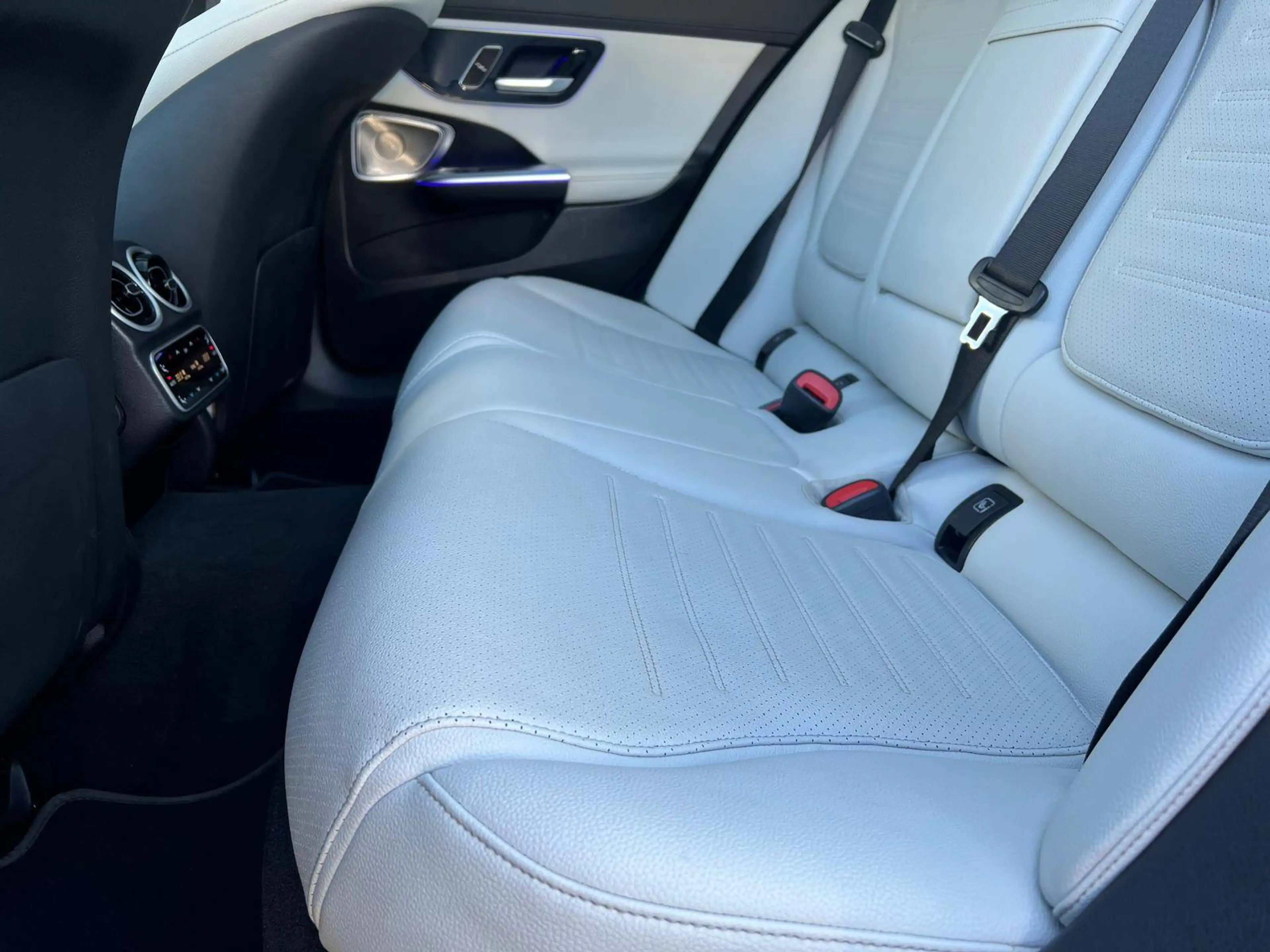 Mercedes-Benz C 180 AMG Line C63 Look- Uitlaatsysteem! Pano- 360°camera- HeadUp- FuLL- Garantie! — photo 9