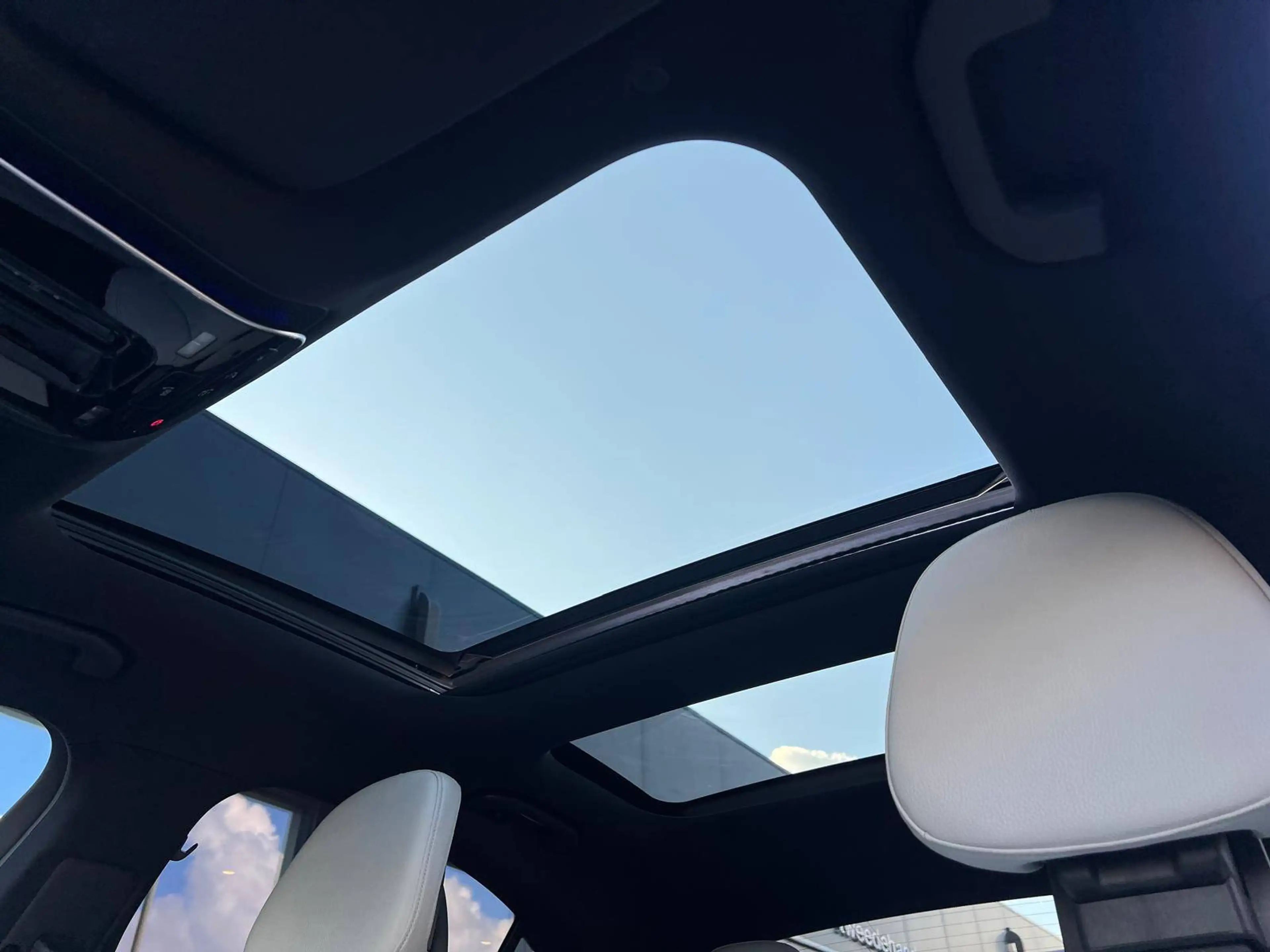 Mercedes-Benz C 180 AMG Line C63 Look- Uitlaatsysteem! Pano- 360°camera- HeadUp- FuLL- Garantie! — photo 11