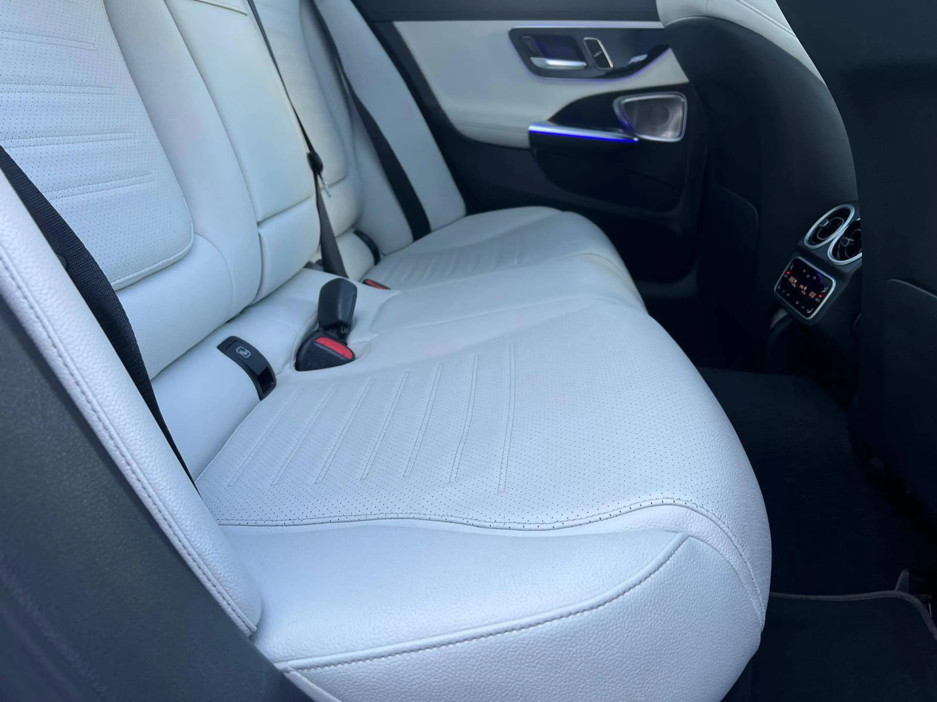 Mercedes-Benz C 180 AMG Line C63 Look- Uitlaatsysteem! Pano- 360°camera- HeadUp- FuLL- Garantie! — photo 10