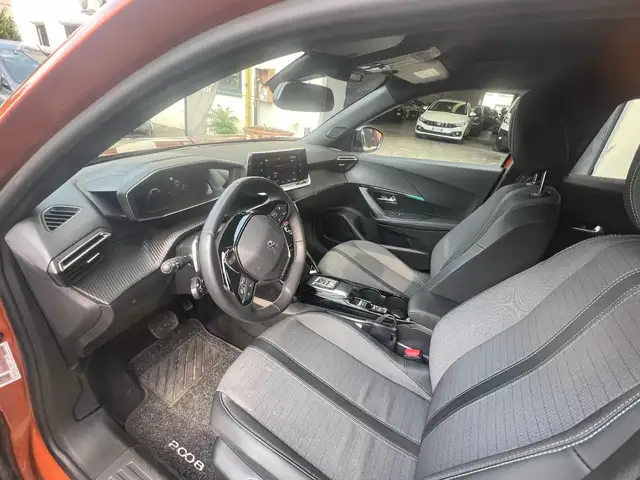 Peugeot 2008 view 10