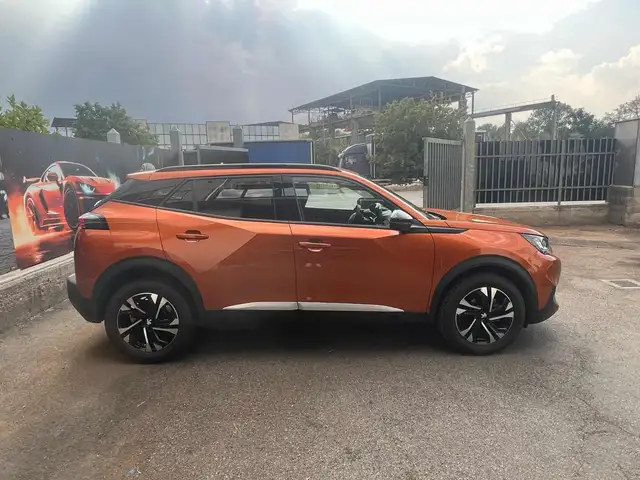 Peugeot 2008 view 4