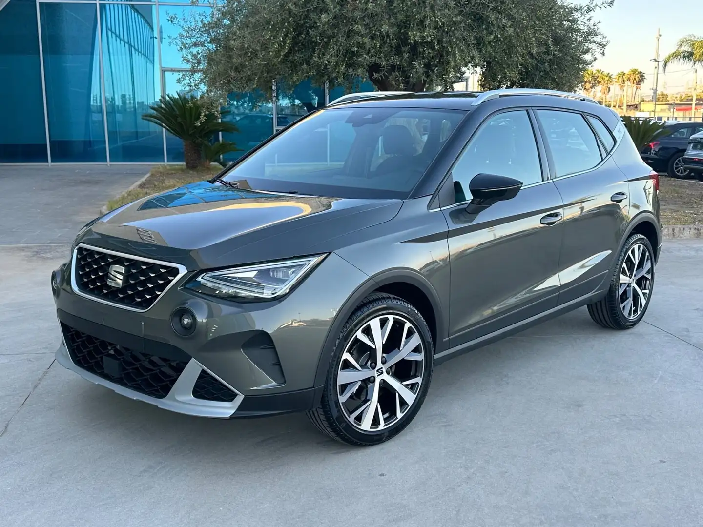 SEAT Arona 1.0 Xperience possibilità noleggio no scoring Grijs - 1