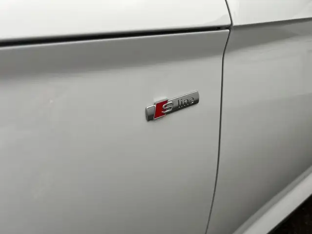 Audi Q5 view 14