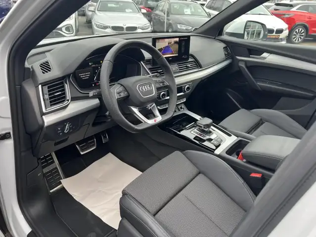 Audi Q5 view 11