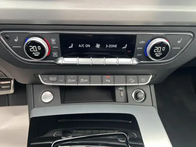Audi Q5 view 8