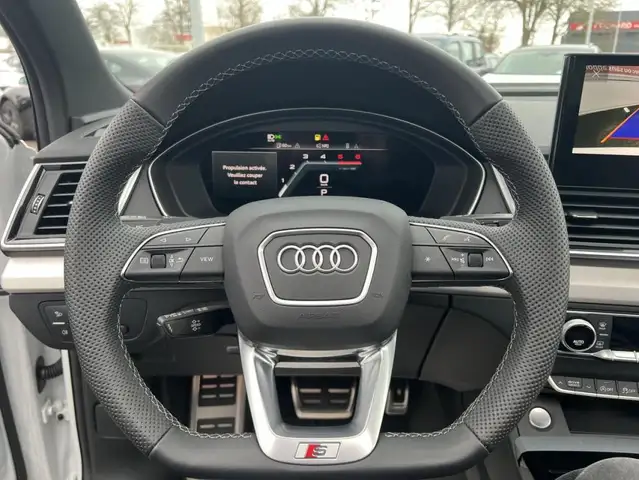 Audi Q5 view 6