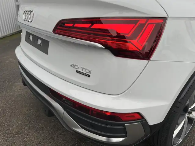 Audi Q5 view 13