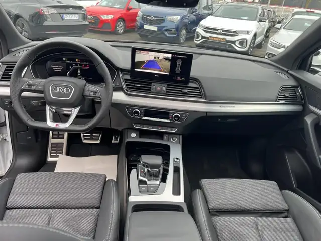 Audi Q5 view 5