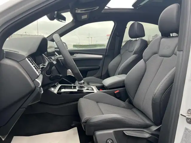 Audi Q5 view 12