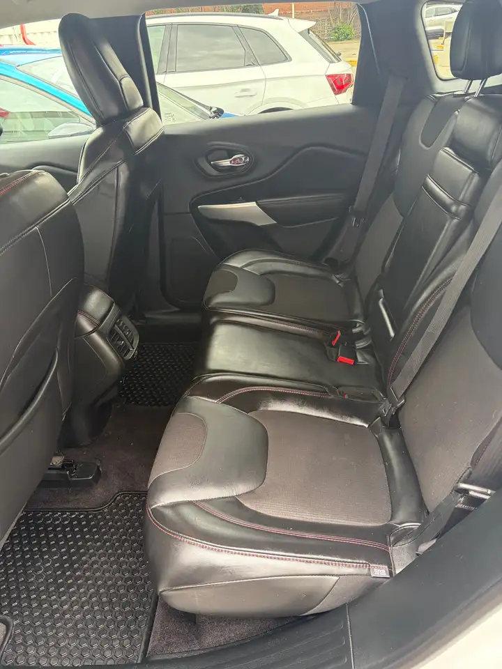 Jeep Cherokee снимка Jeep Cherokee